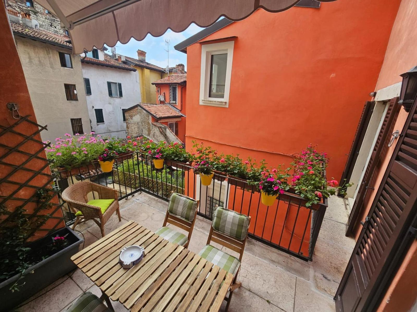 Il Cortiletto- Le Piazze Apartment Brescia Luaran gambar
