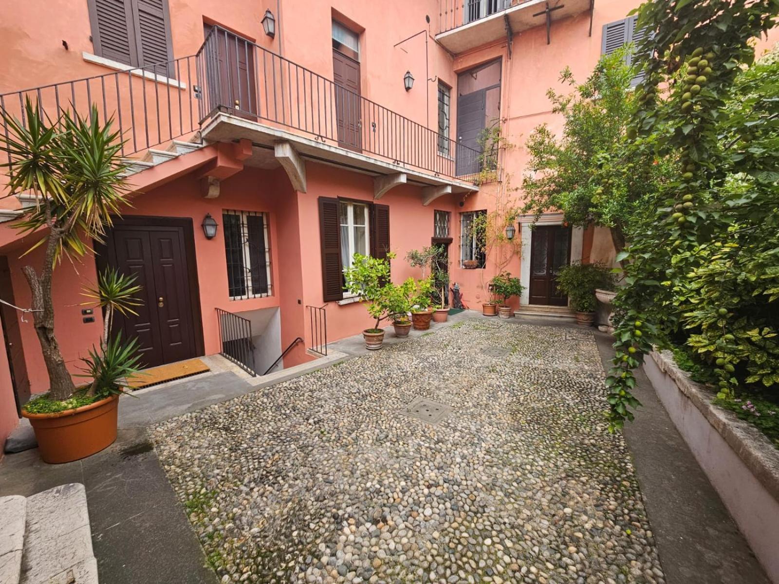 Il Cortiletto- Le Piazze Apartment Brescia Luaran gambar